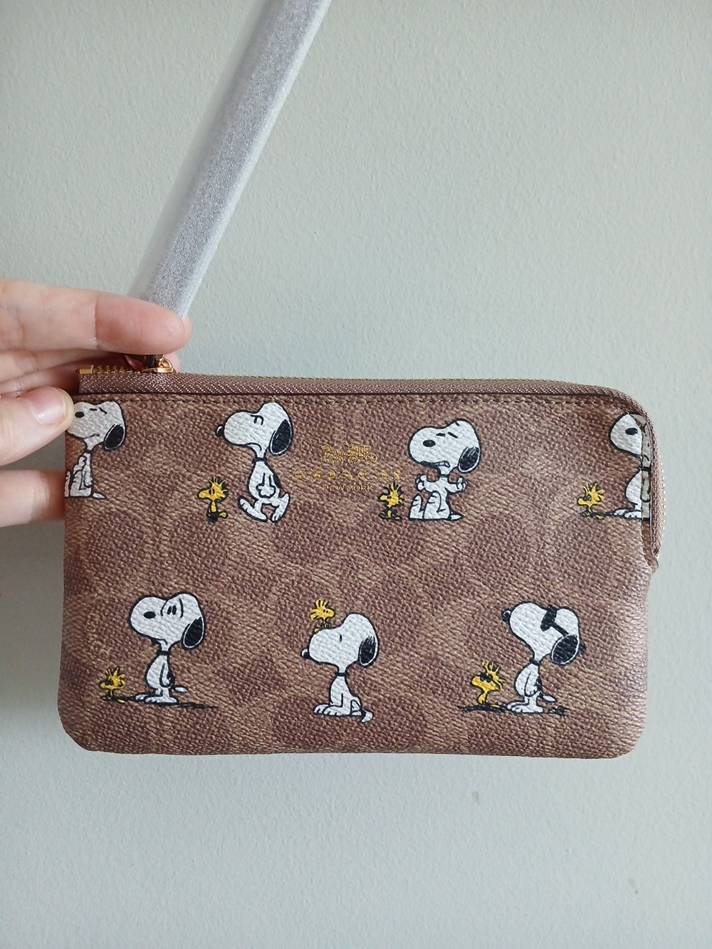 NWOT Coach X Peanuts Corner Zip Wristlet Signature Canvas With Snoopy CBS82